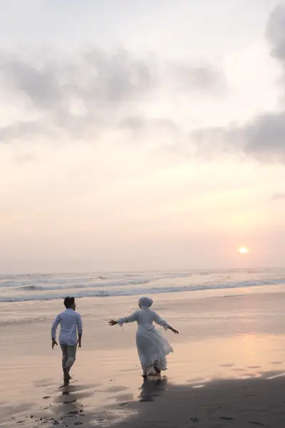 Sesi prewedding di Pantai — SDR01069.JPG